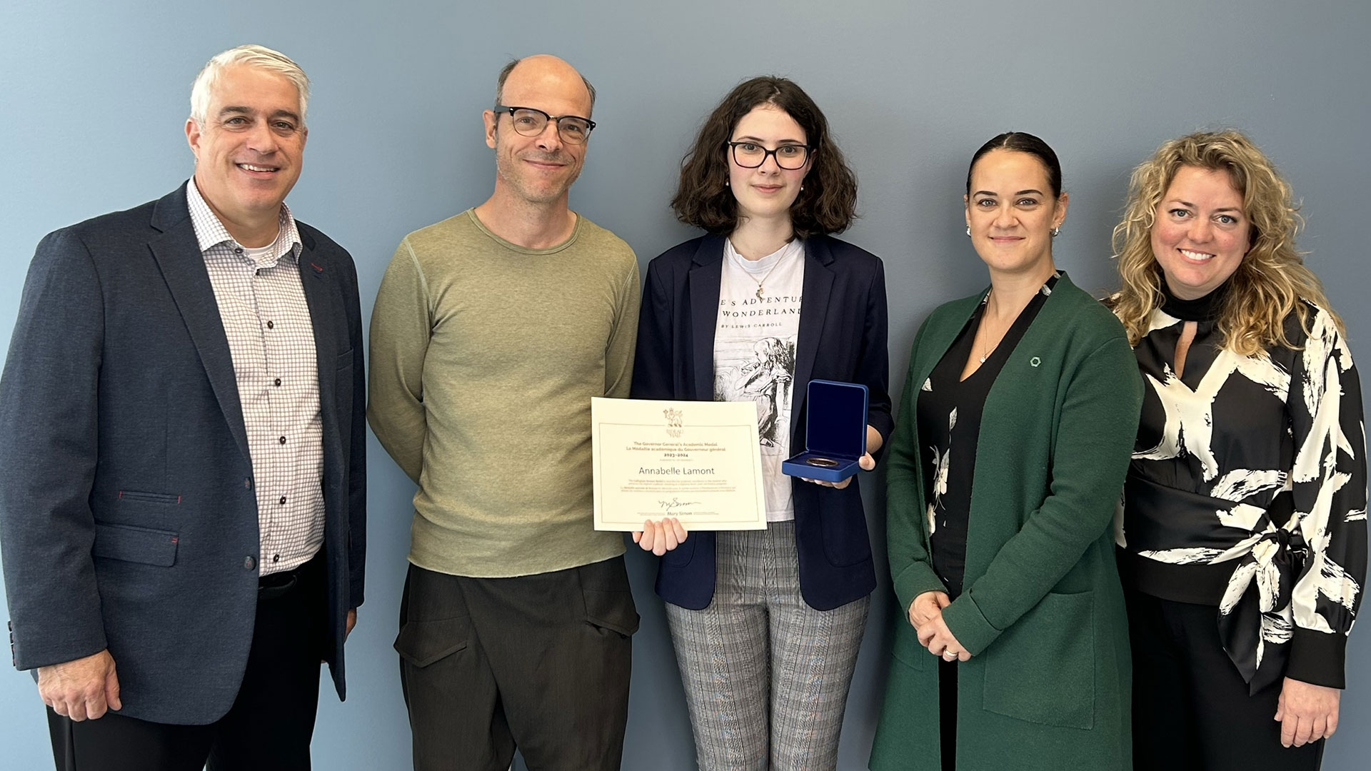 Félicitations à Annabelle Lamont, récipiendaire de la Médaille du Gouverneur général